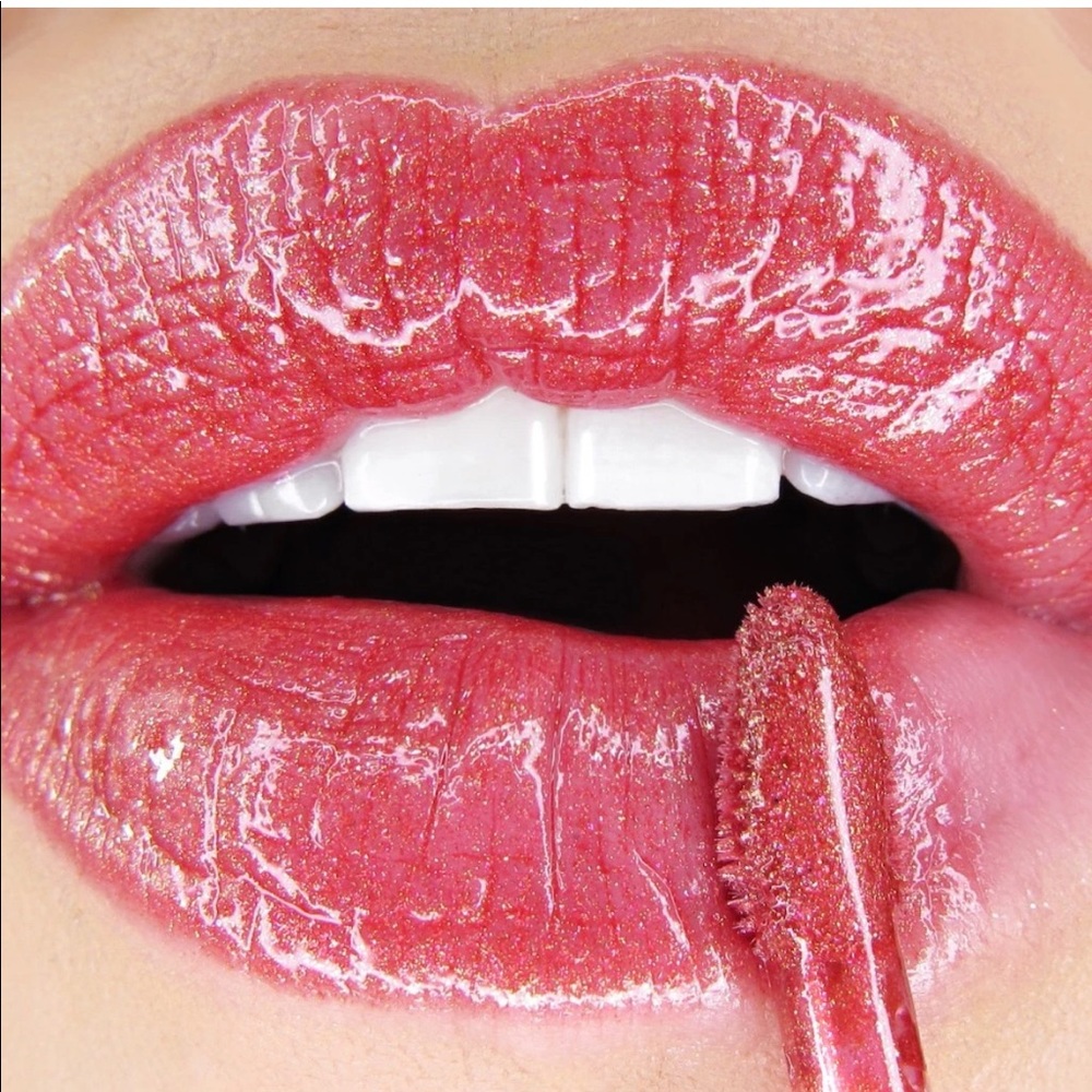 Winky Lux chandelier gloss in lucid.